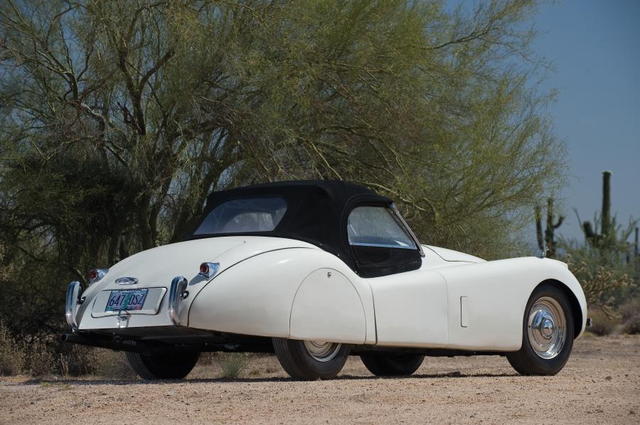  Jaguar XK120 Roadster White 1953 года  (фото 2 из 39)